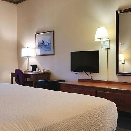 Magnuson Hotel West Liberty Esterno foto