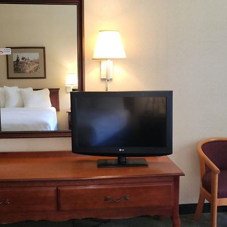 Magnuson Hotel West Liberty Esterno foto