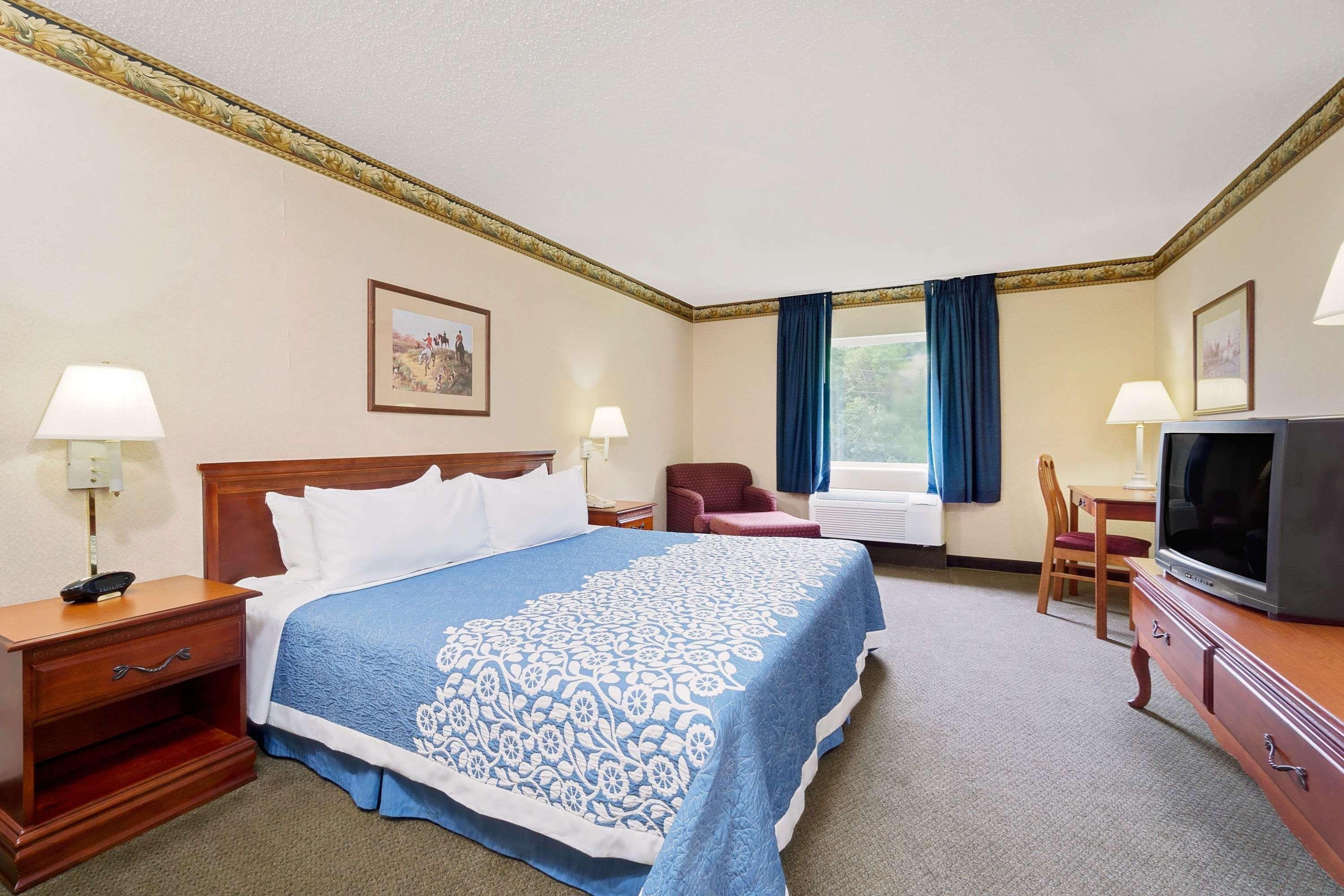 Magnuson Hotel West Liberty Esterno foto