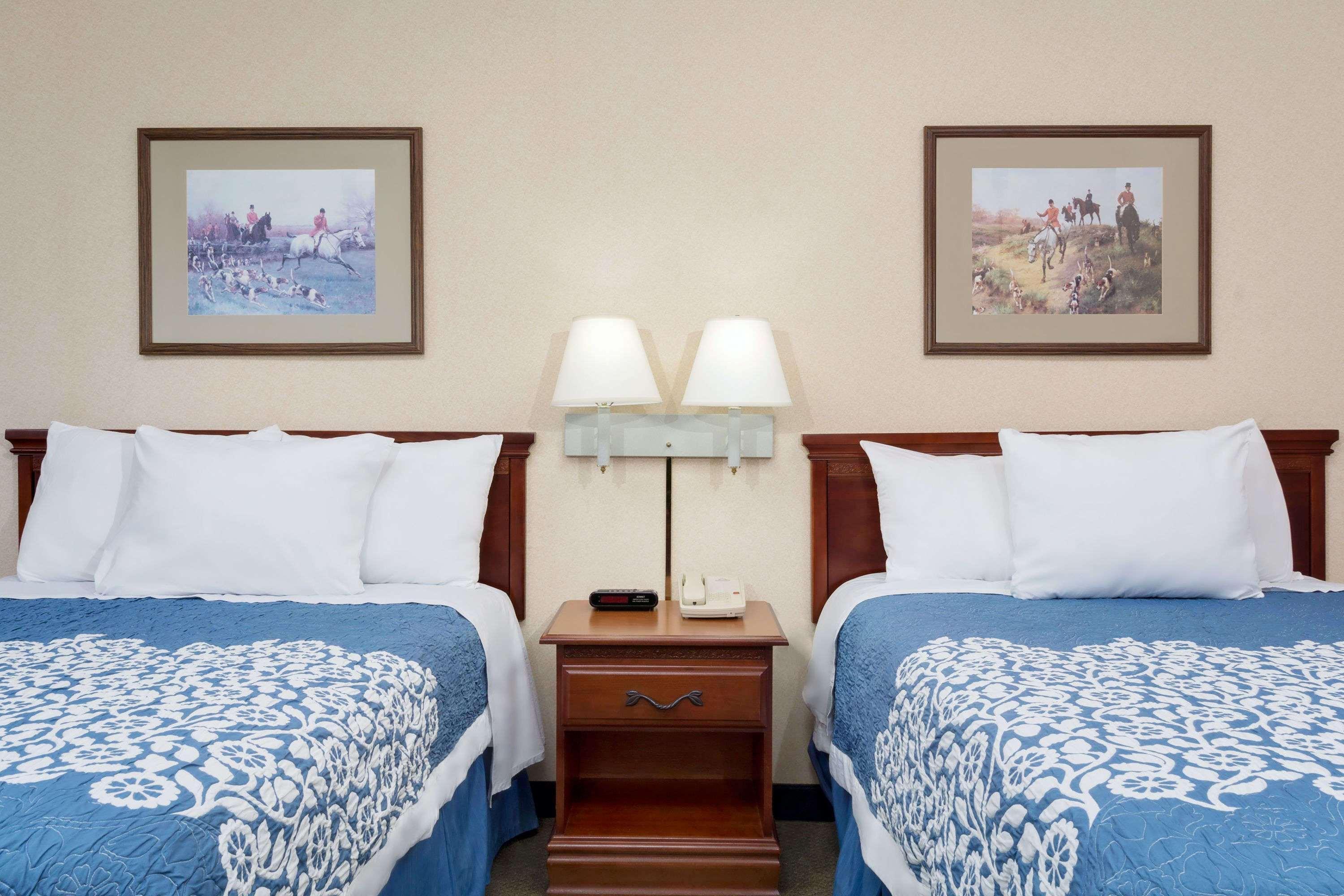 Magnuson Hotel West Liberty Esterno foto