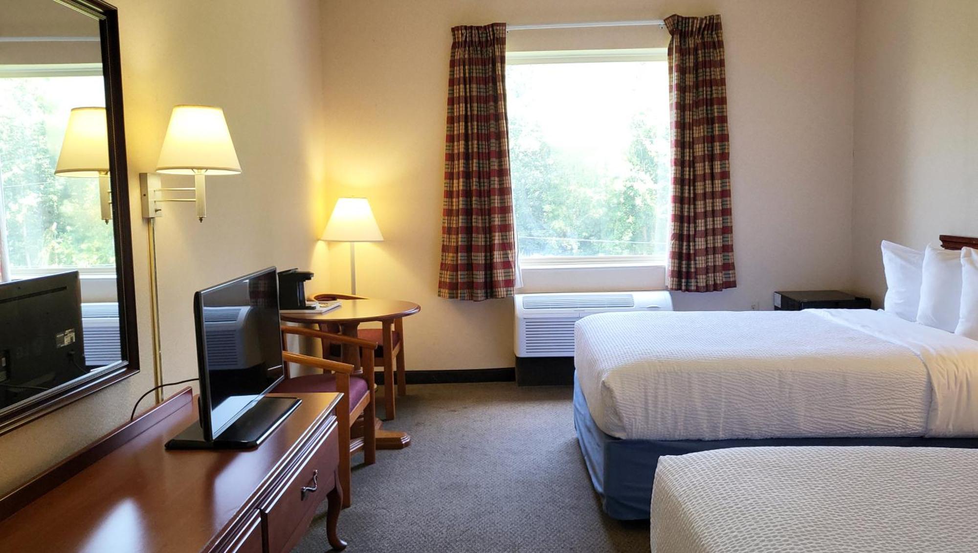 Magnuson Hotel West Liberty Esterno foto